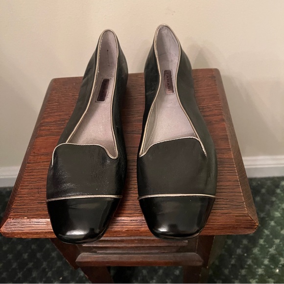 Tahari Caroline Black Leather Patent Cap Toe Loafer Flats - Picture 3 of 8